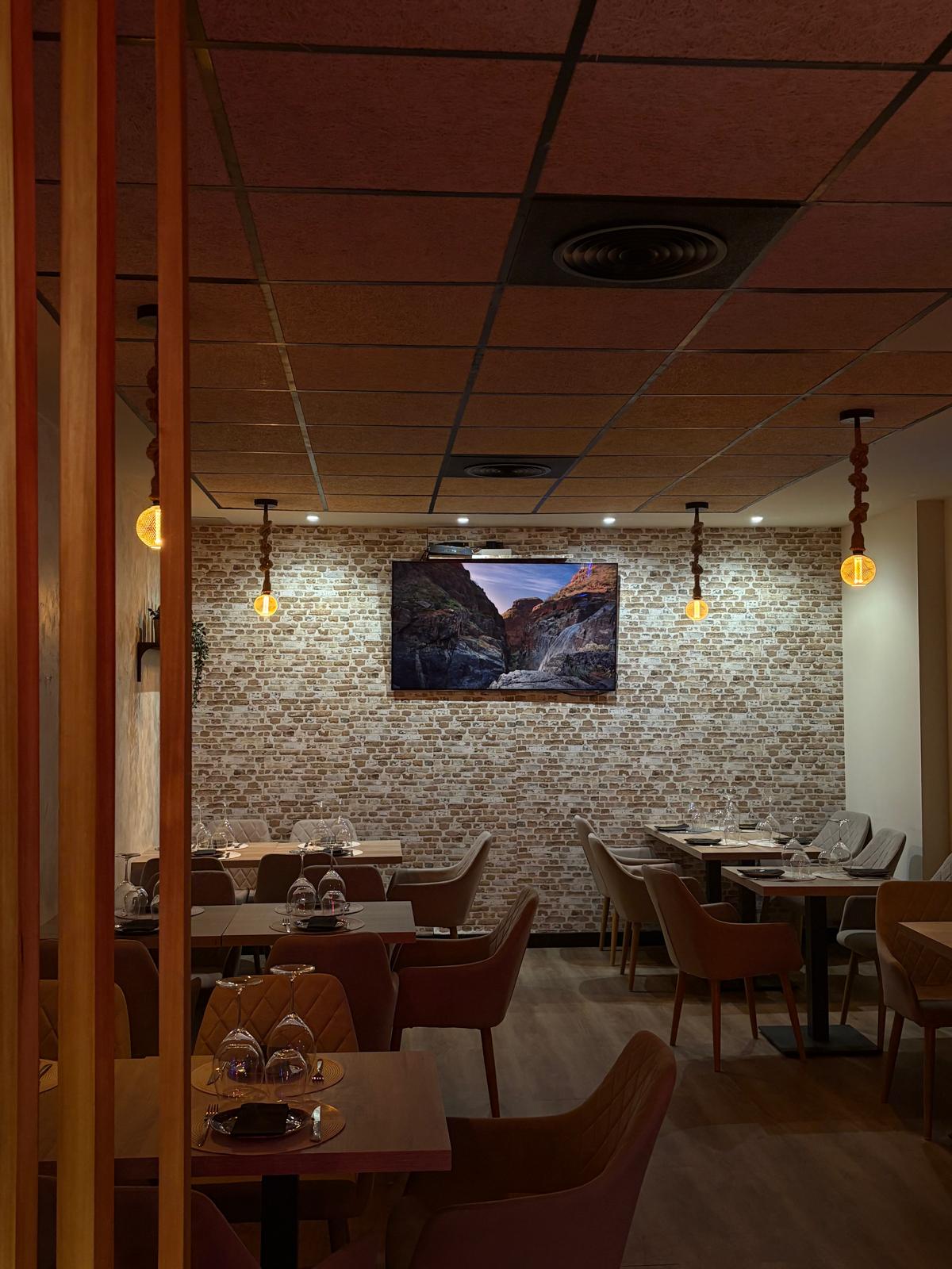 Vista del comedor Vino y Verás - Restaurante cocina extremeña Las Tablas Madrid