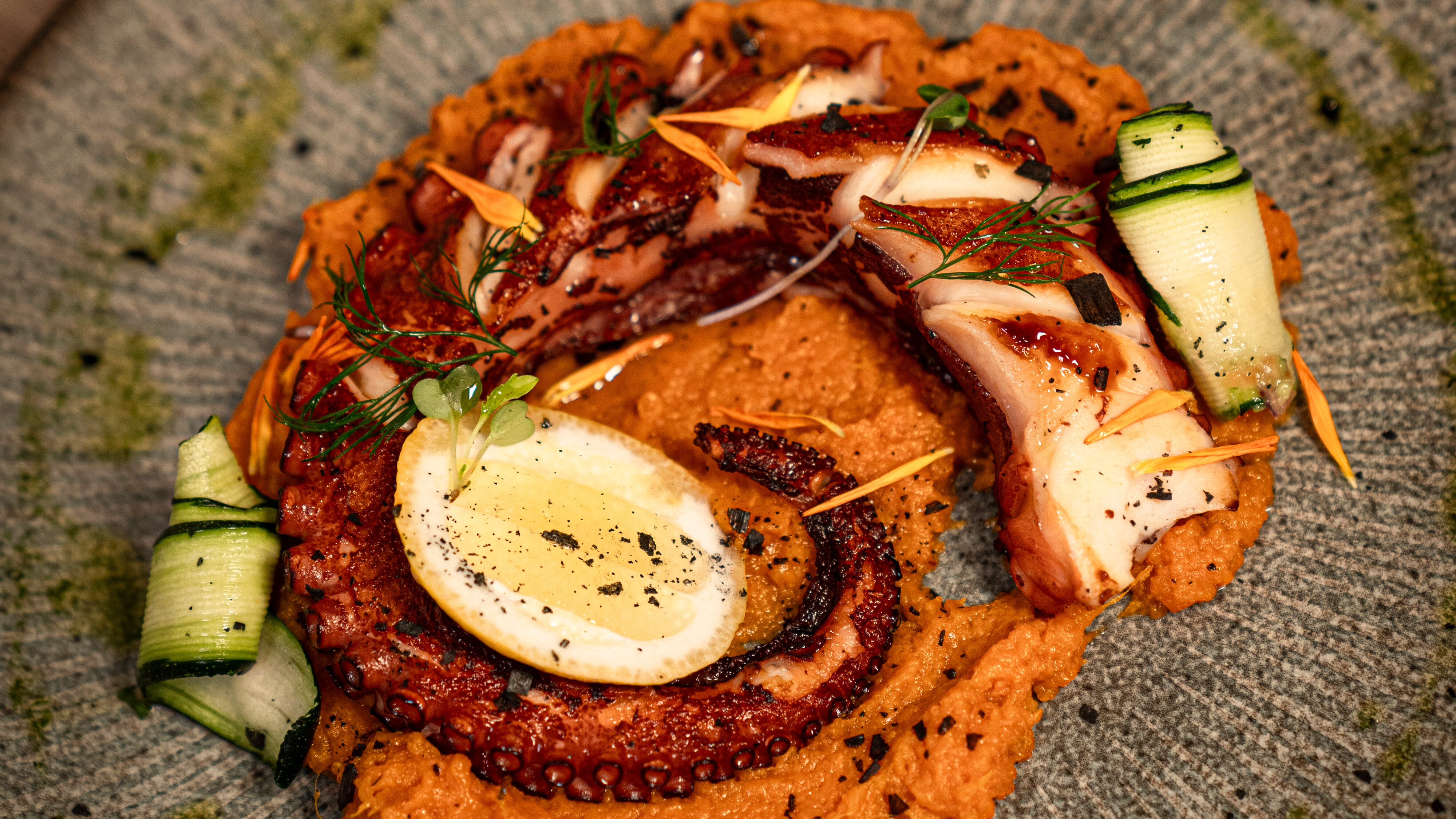 Pulpo a la brasa con cremoso de boniato - Especialidad Vino y Verás Madrid