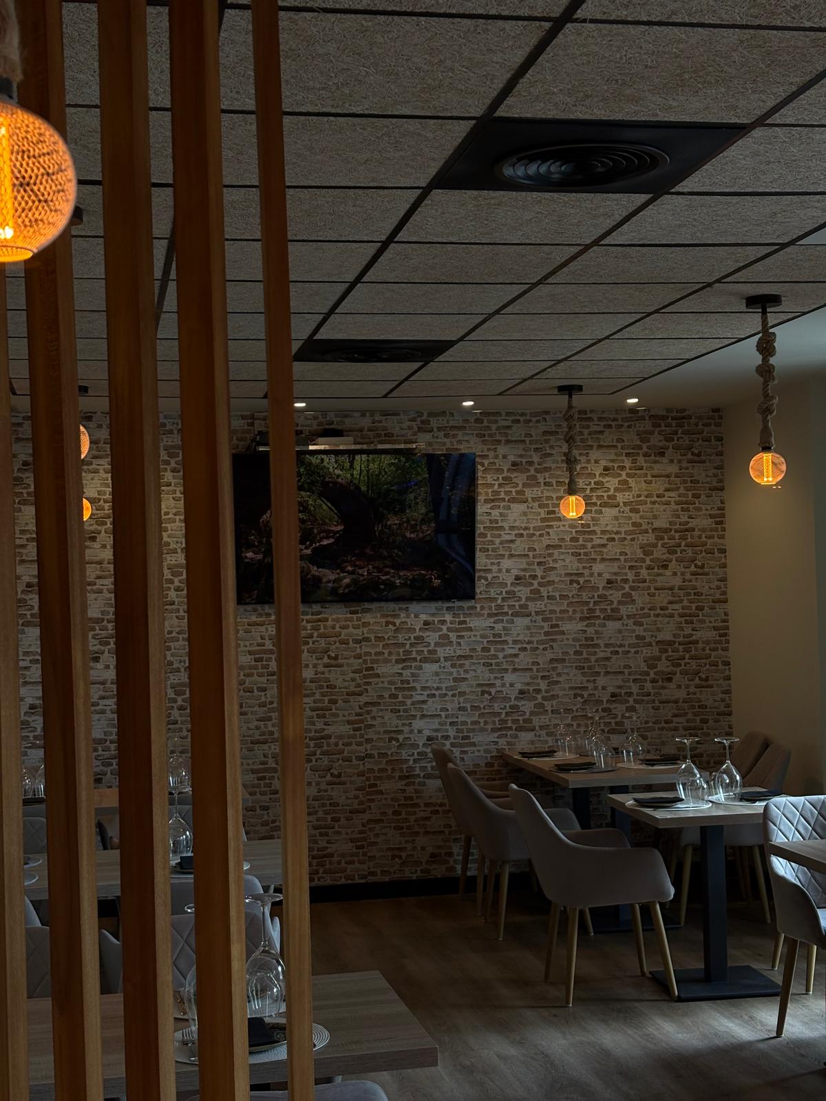 Interior del restaurante Vino y Verás